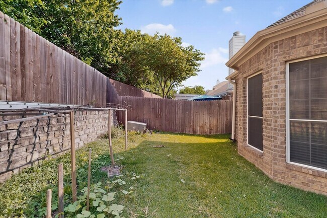 Building Photo - 4933 Bacon Dr