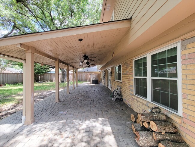 Building Photo - 8123 Sunny Ridge Dr