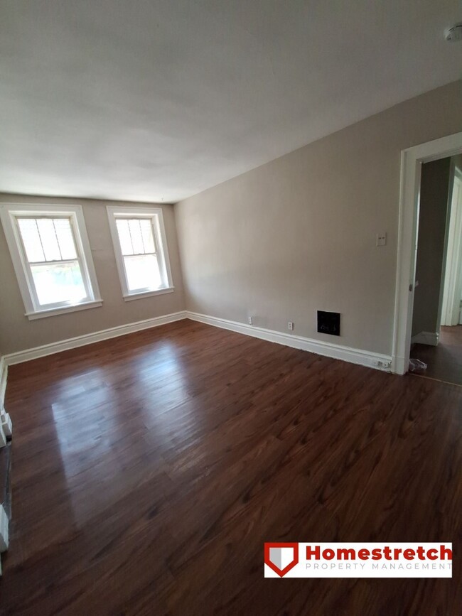 Building Photo - One Bedroom Unit Available for Immediate M...