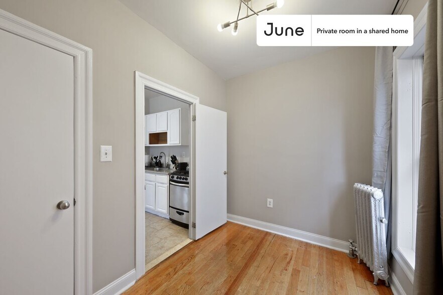 Building Photo - Room in Shared 4 bed/1 bath home