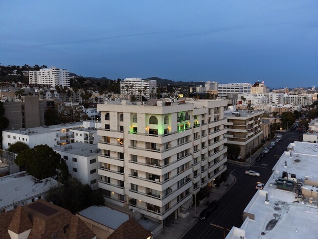 Building Photo - 1601 N Fuller Ave