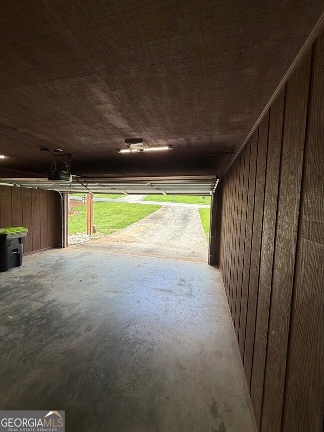 Building Photo - 105 Braemar Dr