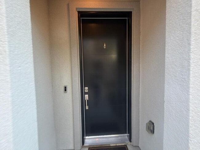 Building Photo - 2897 E Tamarind Dr