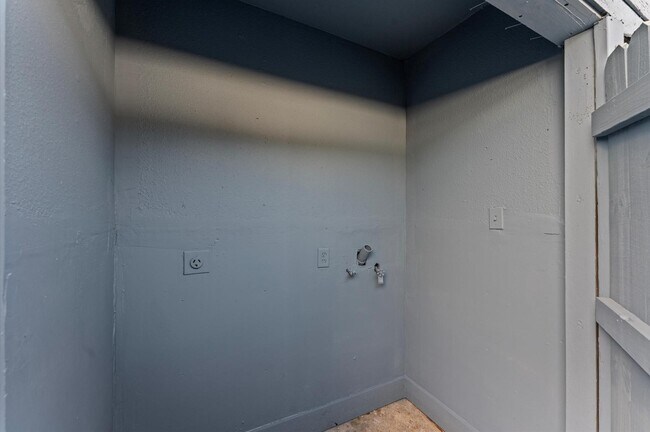 Building Photo - 12206 Ormandy St