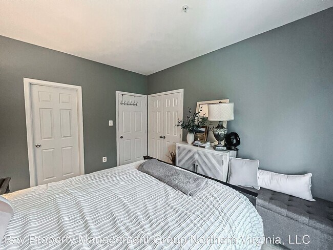 Building Photo - 2 br, 2 bath House - 6559 Grange Ln #402