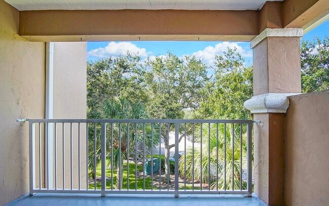 Building Photo - 5060 Fairways Cir