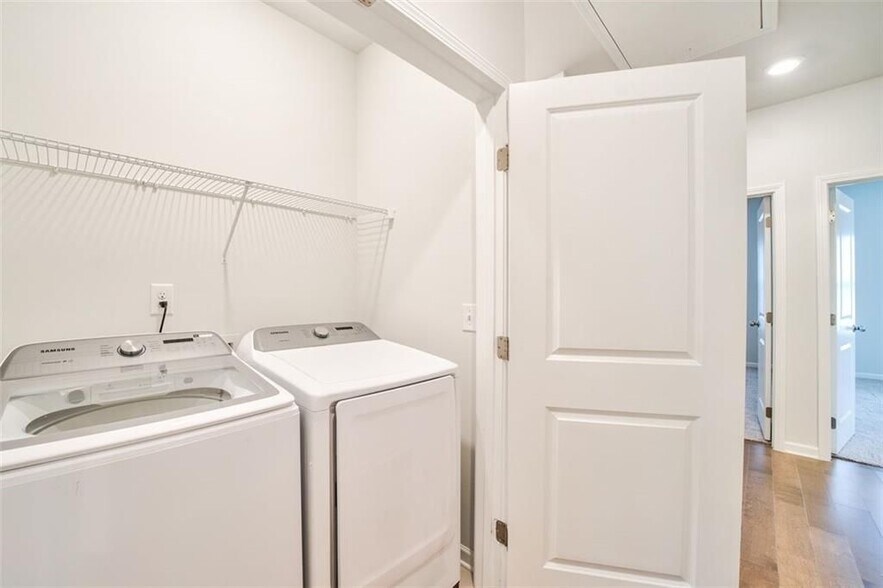 Building Photo - 2510 Great Silver Fir Aly