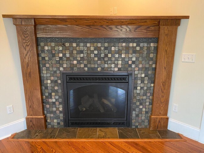 Building Photo - West AVL - Modern Craftsman Style 3 Bedroom