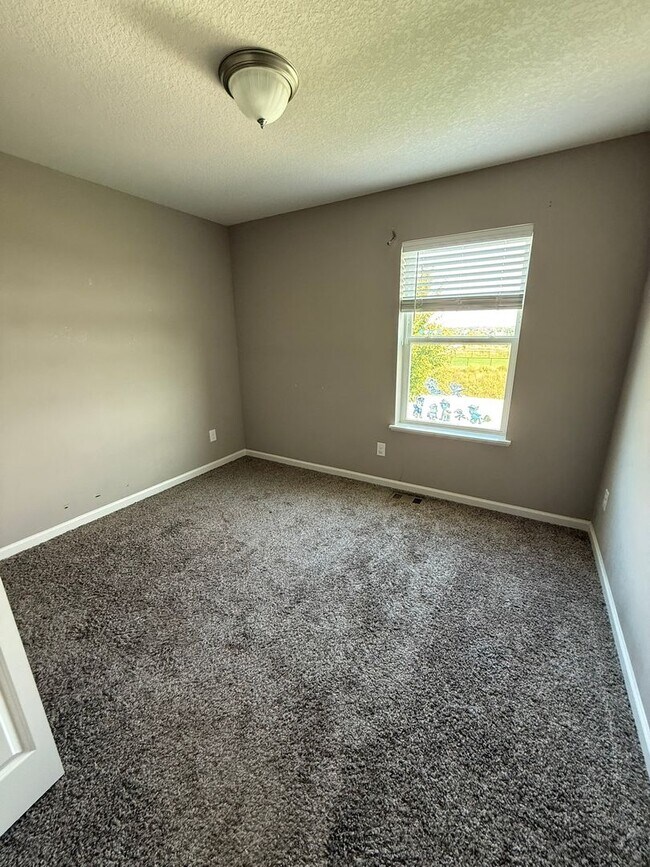 Building Photo - Spacious 4?BD | 2?BA Home with Finished Lo...