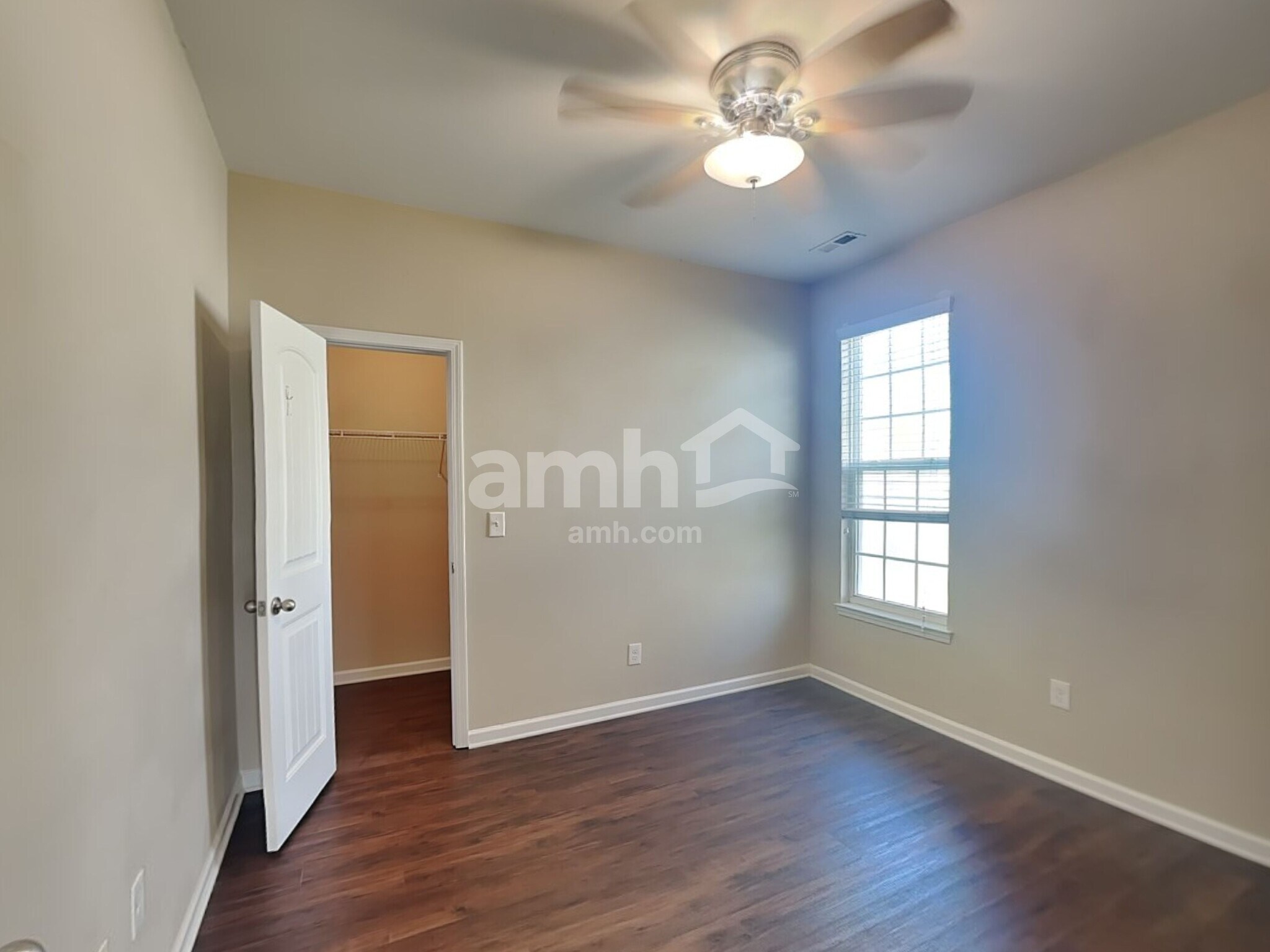 Building Photo - 98 Jade St