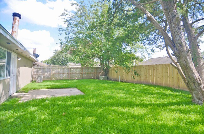 Building Photo - 745 Otter Creek Dr