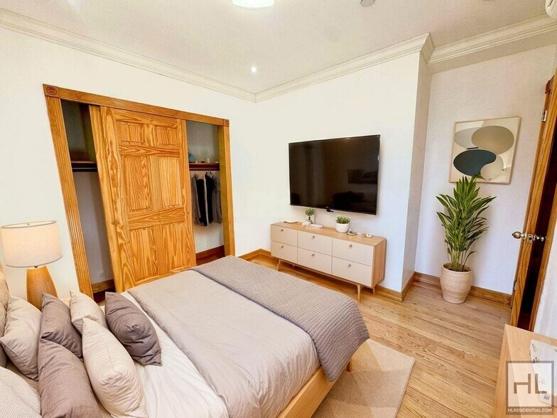 Building Photo - 172 STREET