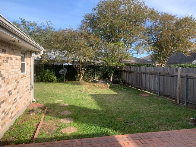 Building Photo - 4945 Avron Blvd