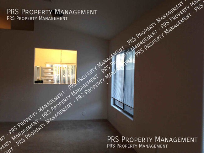 Building Photo - 3911 E Longhorn Dr