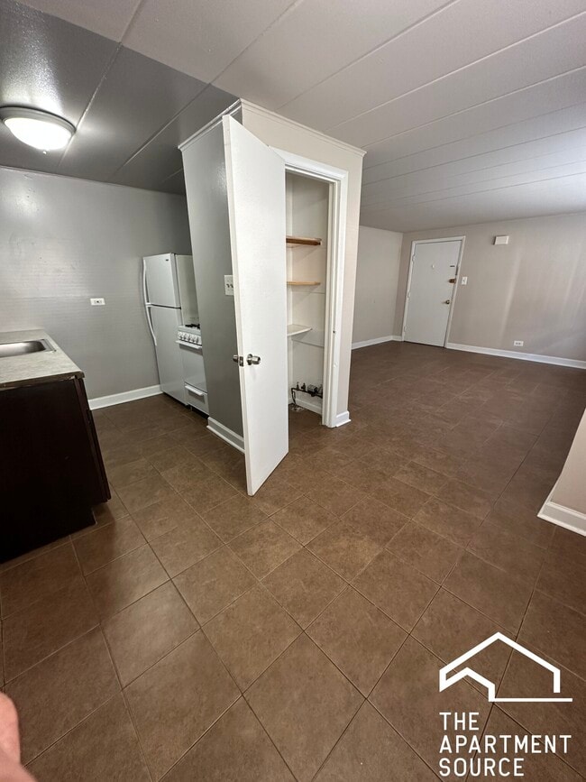 Building Photo - 9620 Ivanhoe Ave