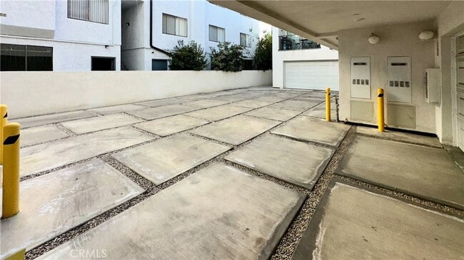 Building Photo - 14019 Vanowen St