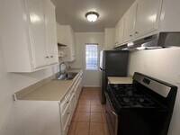 Building Photo - 1114 W 18th St