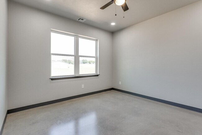 Building Photo - 12571 Highway 77 - 103
