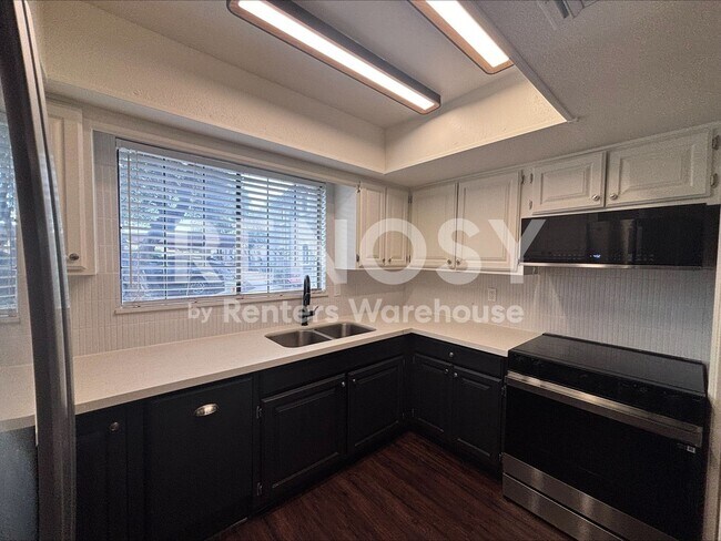 Building Photo - Ideal 2 Br 2 Ba Condo Near the 51 and Greenway in North Phoenix