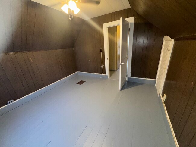 Building Photo - 420 W College St