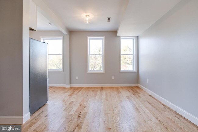 Building Photo - 2323 Whittier Ave
