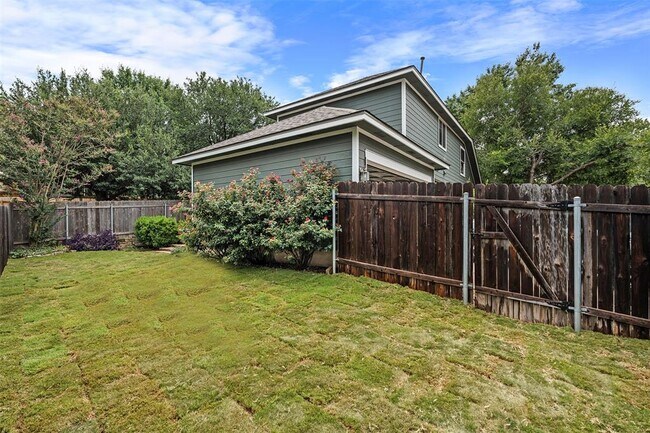 Building Photo - 2310 Sweet Clover Dr