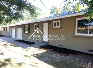 Building Photo - Wonderful Orangevale 3bd/1ba Duplex with 1...