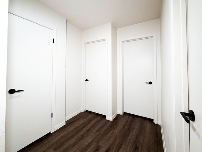 Building Photo - Stoneridge Apartments