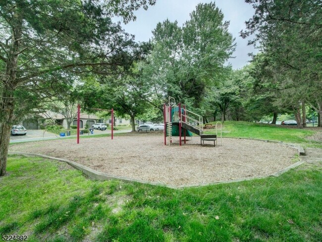 Building Photo - 402 Marten Rd