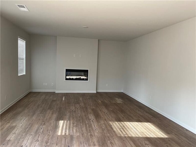 Building Photo - 240 Summerwood Ln