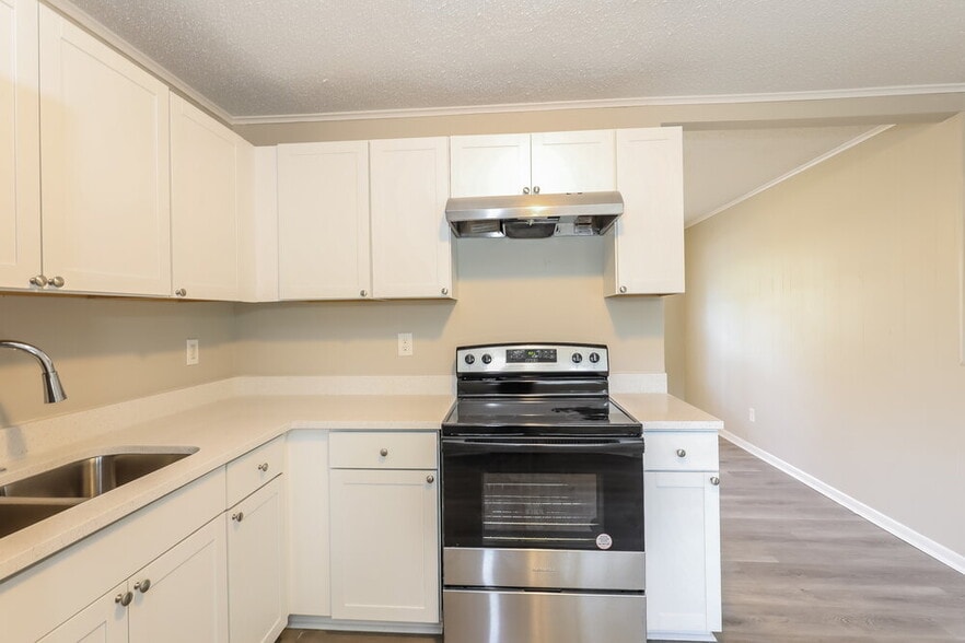 Building Photo - 8270 Attleboro Dr