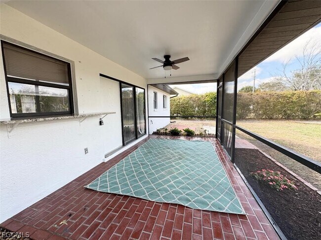 Building Photo - 2013 NE 4th Ter