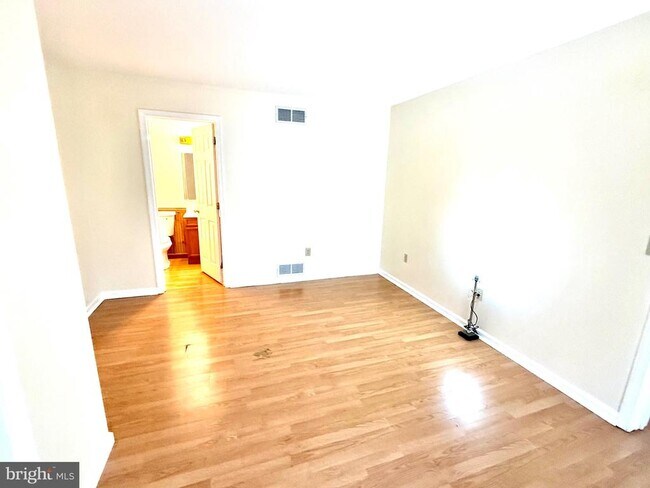 Building Photo - 402 Kiamensi Rd