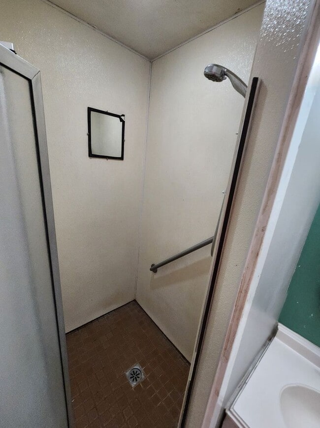 Building Photo - Centrally located unit