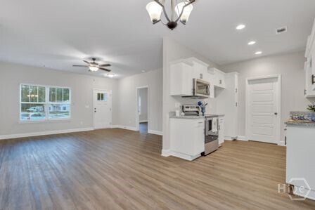 Building Photo - 8 Donny Cir