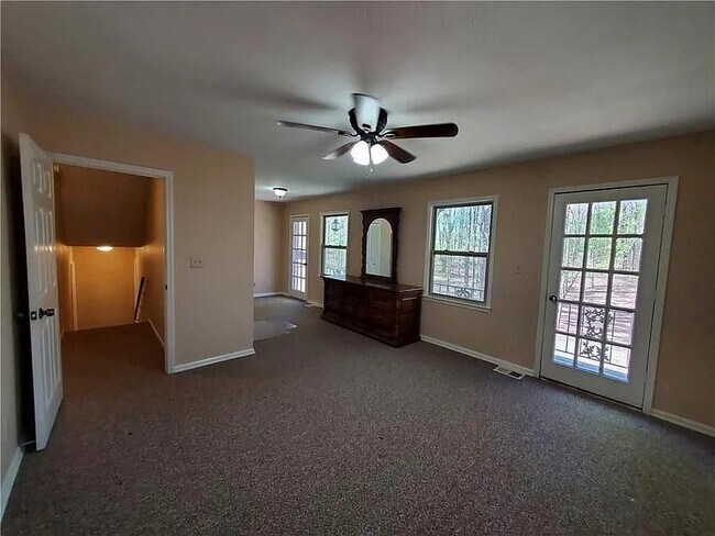 Building Photo - 33 Resty Hughes Cir