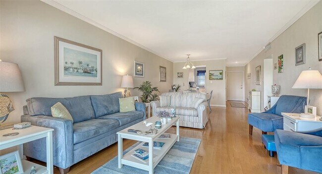 Building Photo - 3330 Gulf of Mexico Dr