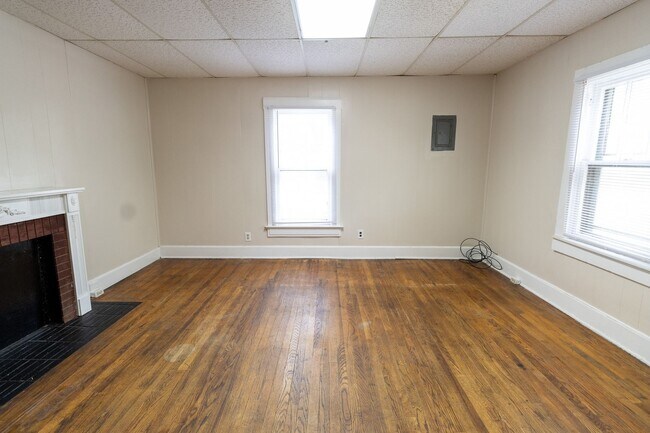 Building Photo - 1403 Hinkson Ave