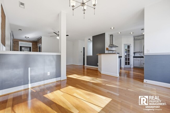 Building Photo - 4BR | 2.5BA | Balcony | Fenced Yard