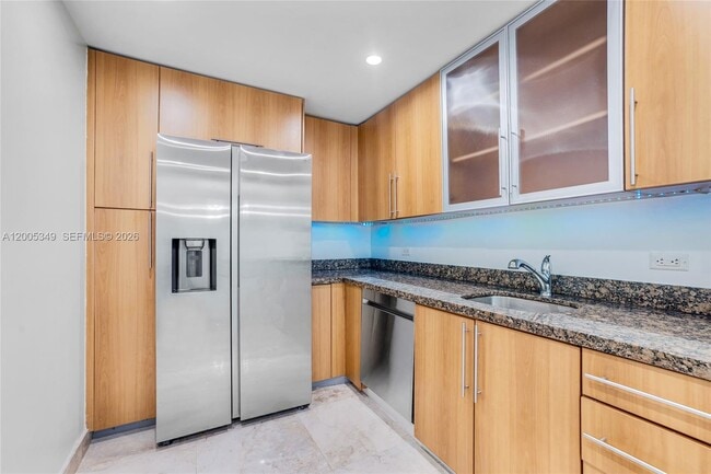 Building Photo - 7501 E Treasure Dr