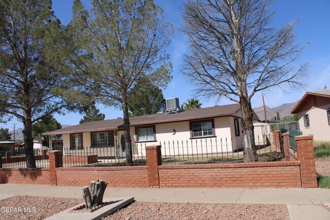 Building Photo - 9201 Mt Shasta Dr