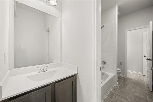 Building Photo - 402 Saddle Ln