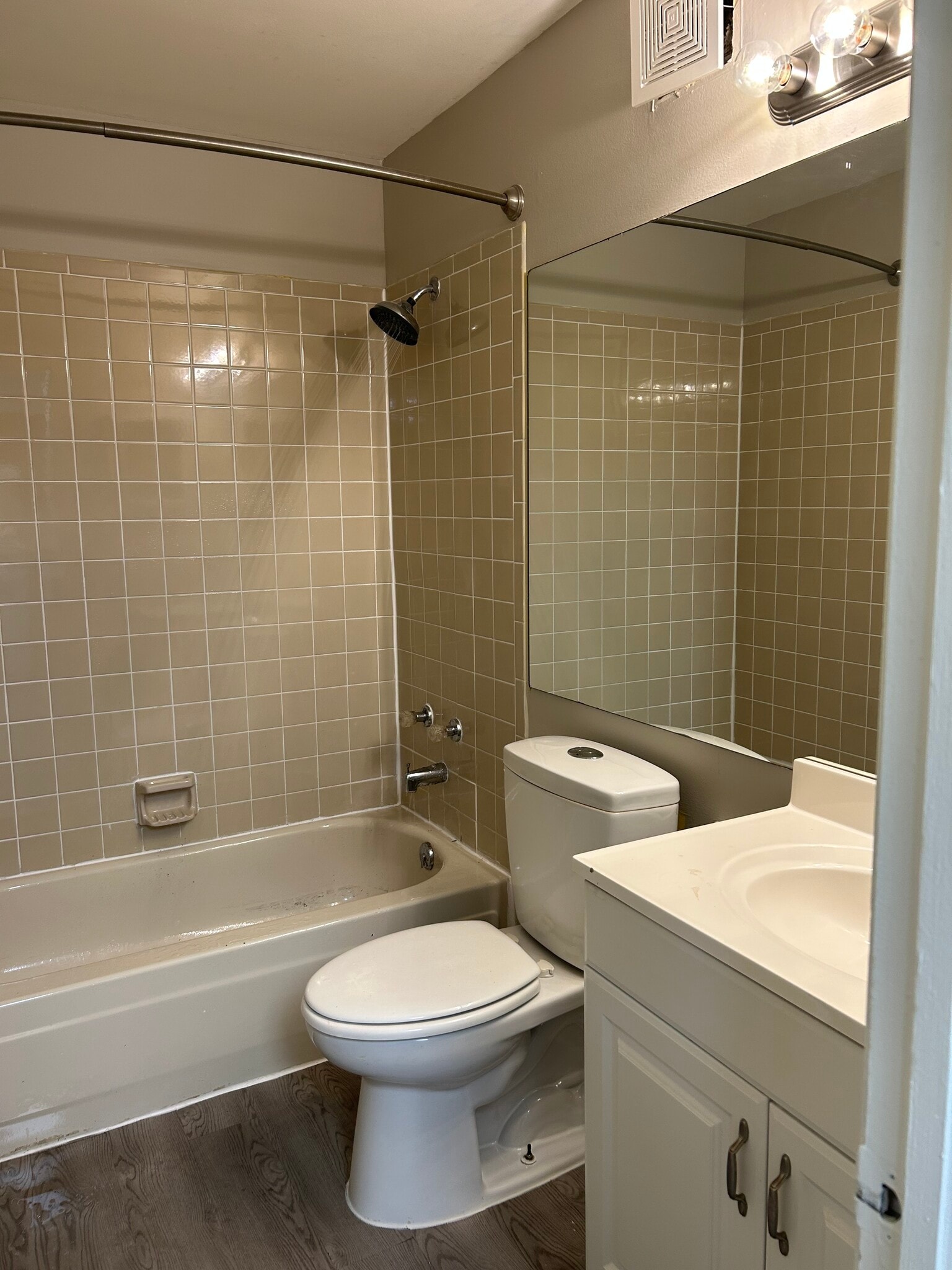 Building Photo - 3686 Iguana Dr