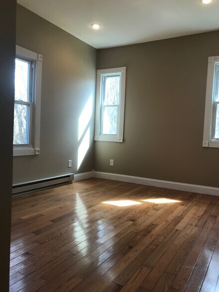 Building Photo - 156 Hill St