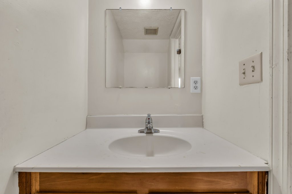 Building Photo - 162 High St