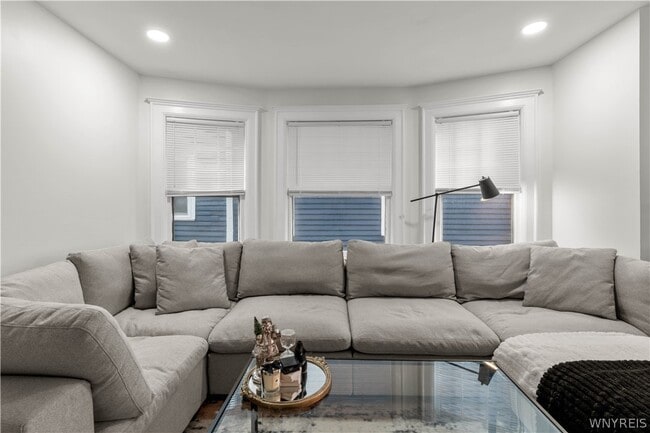 Building Photo - 641 Forest