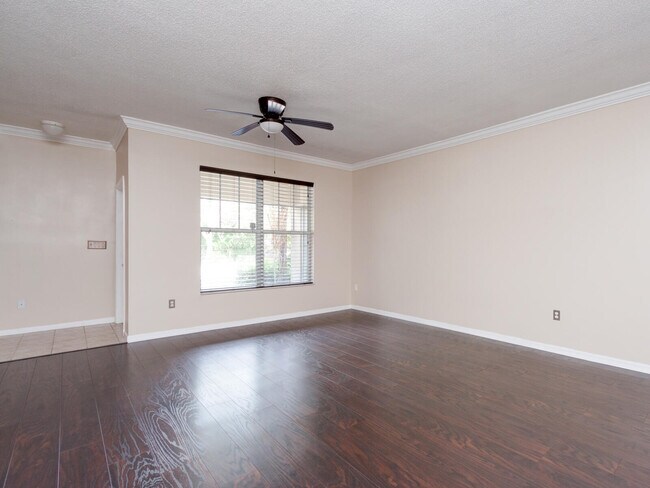 Building Photo - 5960 W Sample Rd