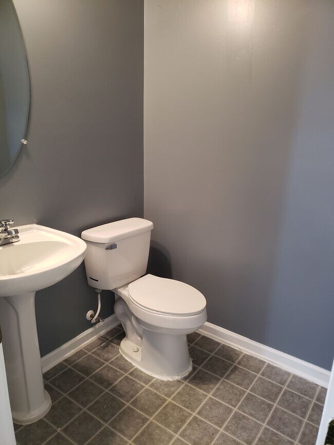 Building Photo - 1127 Fieldstone Dr