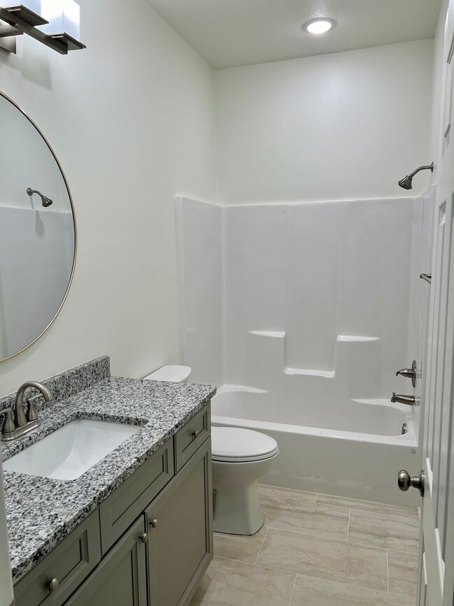 Building Photo - FOR RENT - 2 Bedroom, 2 Bath West End Char...