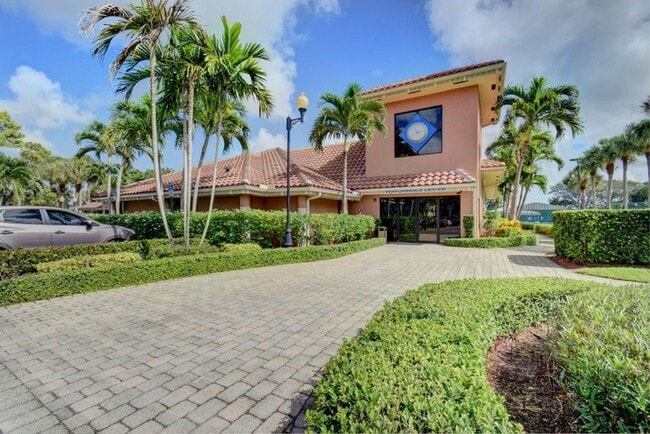 Building Photo - 1004 Landings Blvd